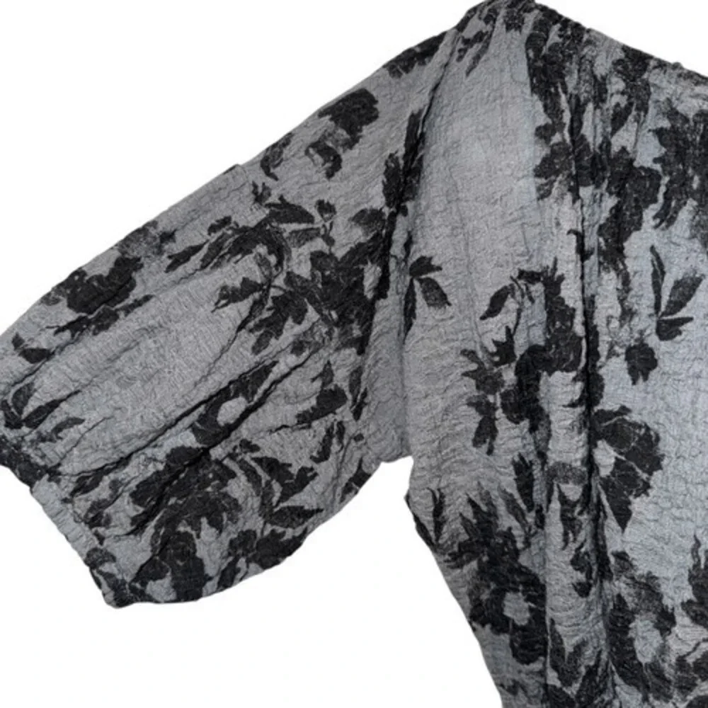 FREE PEOPLE Black and Gray Floral Peplum‎ Hem Top Size Medium